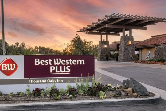 Entrance to Thousand Oaks Inn